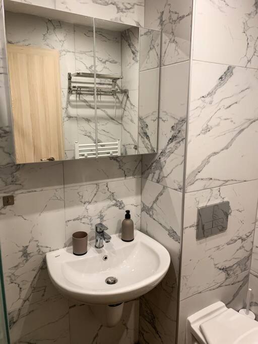 Cozy Riverside Pine E5 *